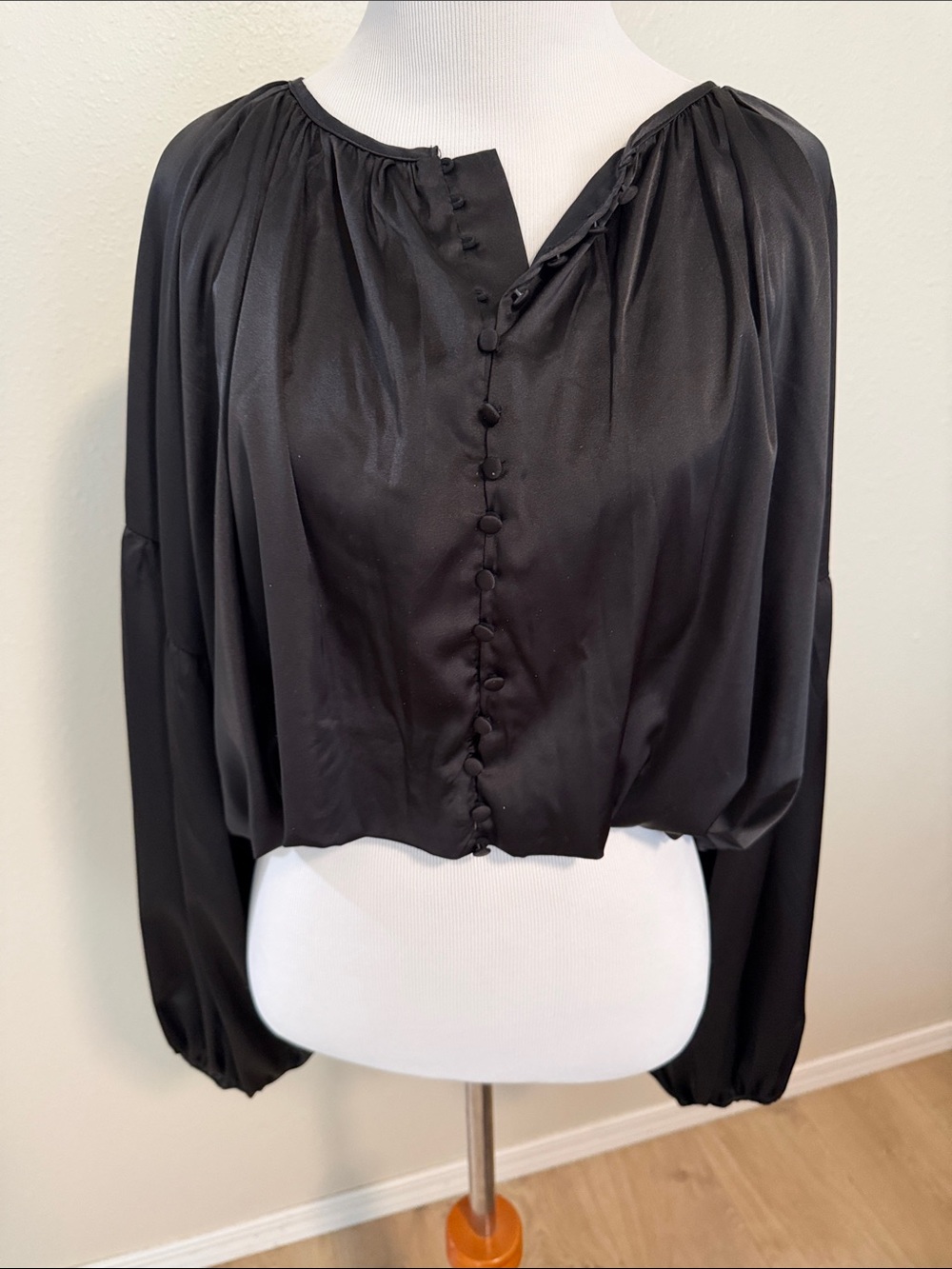 Women's Black Button-Front Cropped Blouse